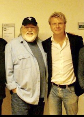 Ronnie Tutt is niet meer.
Wat een bijzonder mens en geweldige drummer die de jaren ‘70 live sound van Elvis zo heeft bepaald. #rip #RonnieTutt #elvis <a href="/elvismatters/">ElvisMatters</a>