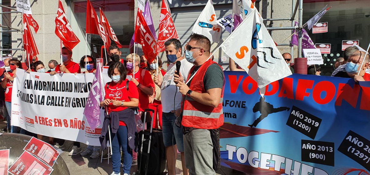stcvodafone's tweet photo. #STCteinforma. #NoEreVodafone   GRACIAS A TODOS Y TODAS POR PARTICIPAR en la concentración contra el ERE en Vodafone España. https://t.co/gqDgAAhcp8