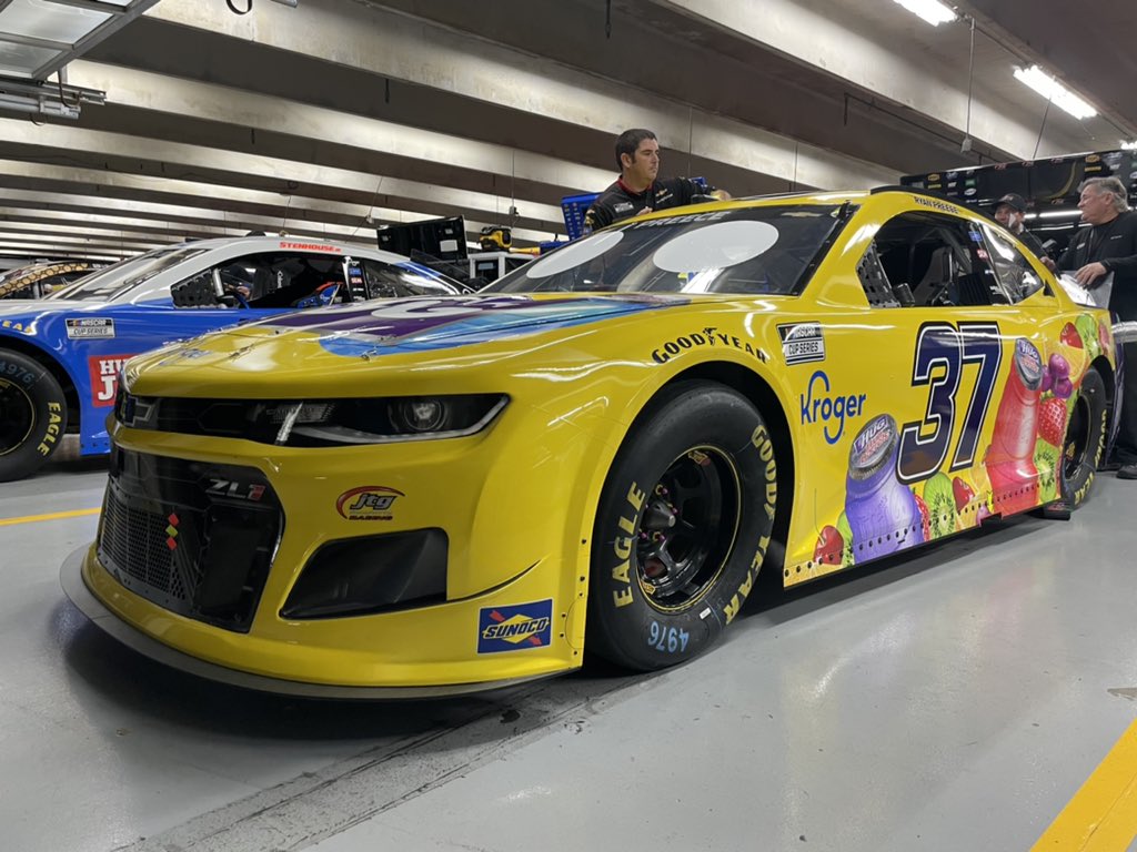 HYAKMotorsports's tweet photo. Good morning from @TXMotorSpeedway!
@StenhouseJr | @RyanPreece_ | @kroger | @Healthy_Choice | @hungryjack | #LittleHug
#AutotraderEchoPark500 https://t.co/mnc5oixBKv