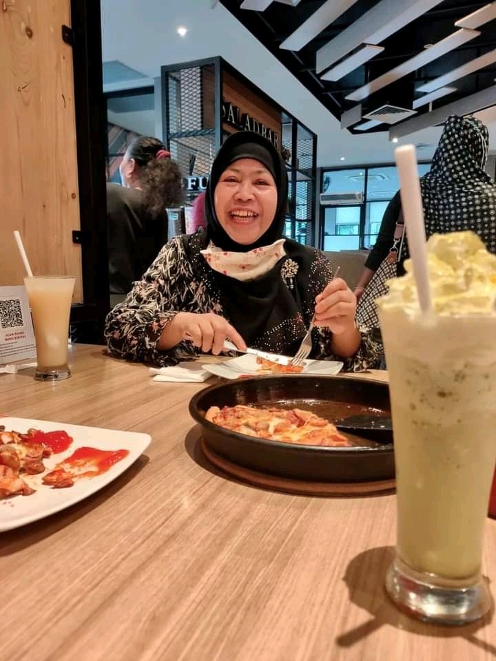 Masyaallah, surgaku🖤
Bahagiakan orangtua selagi masih ada.