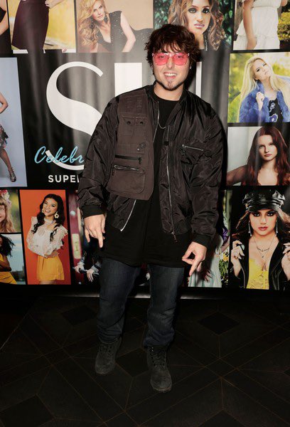 [FOTOS] Wesley Stromberg no Red Carpet da celebração de 21 anos da SU Magazine na Avalon Hollywood &amp; Bardot, em Los Angeles.