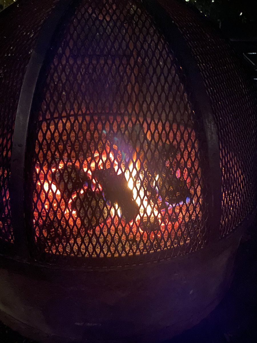 cobycycles's tweet photo. With two young kids it’s rare that I get an hour or two to myself. I’m thankful to live in a suburb where I can walk to local music, local beer and fire pits at @mcmenaminsbeer #andersonschool in #bothell https://t.co/dcpbqpbLu6