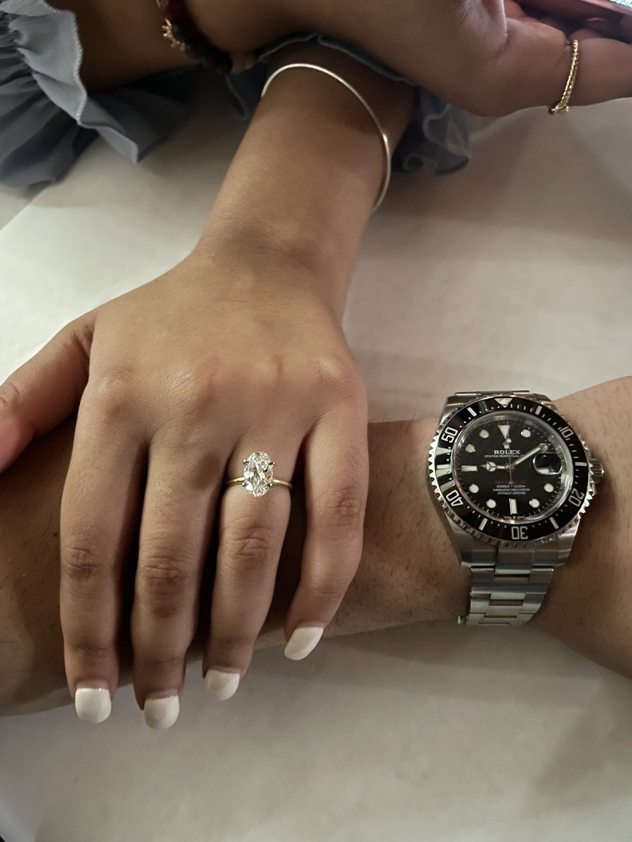 alinahrizvi's tweet photo. Since I last tweeted in May, I got engaged to the love of my life ❤️ https://t.co/ia2OxZbw3c