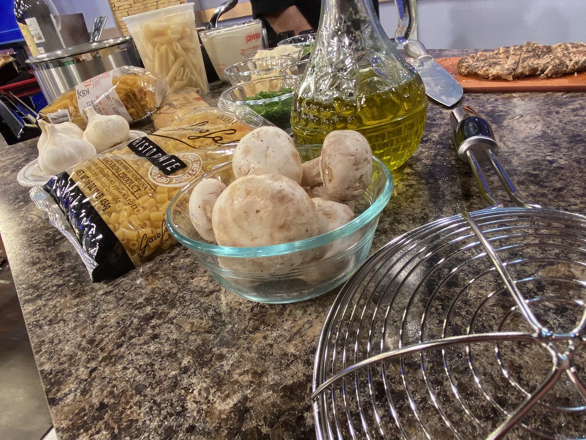 AnnetteLawless's tweet photo. If only you could smell our studios right now. So good!! We are celebrating National Pasta Day with a recipe next on @KAKENews Good Morning Kansas. What’s your favorite pasta? 

@Carrabbas Italian Grill is in studio with a recipe! #KAKENews https://t.co/hRV31XFkx1