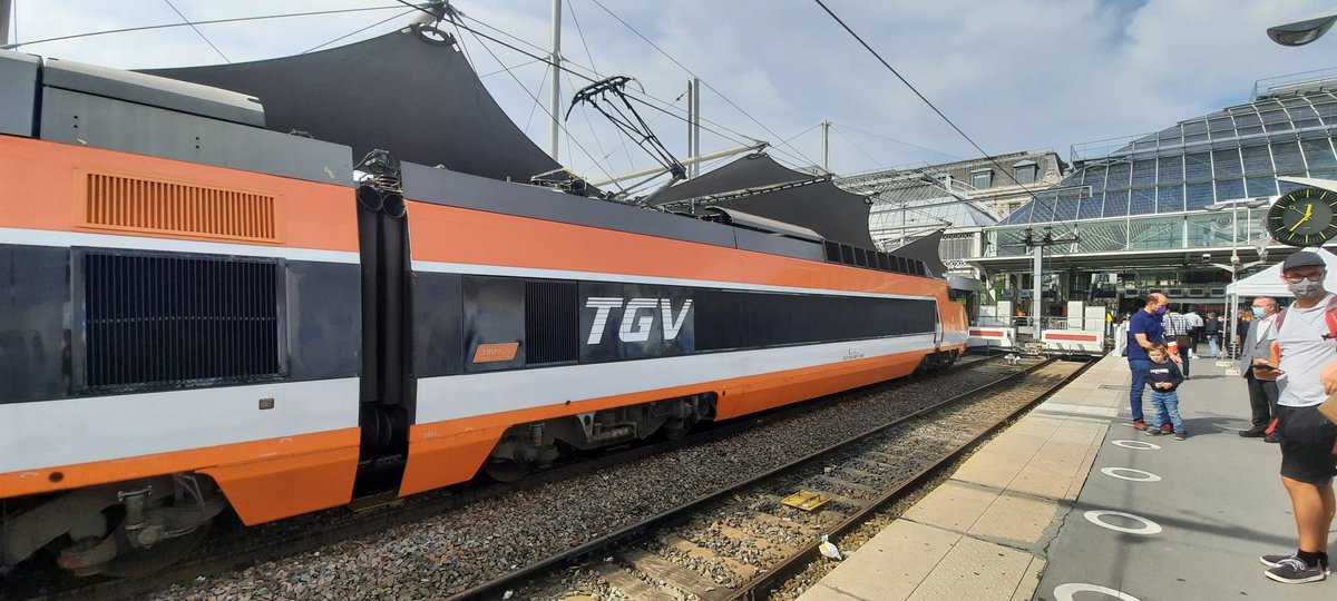 SilvioDToulon's tweet photo. @tgvpix Cette rame #TGVpse16 je l'aime de tout mon cœur https://t.co/8P0xS0WORq