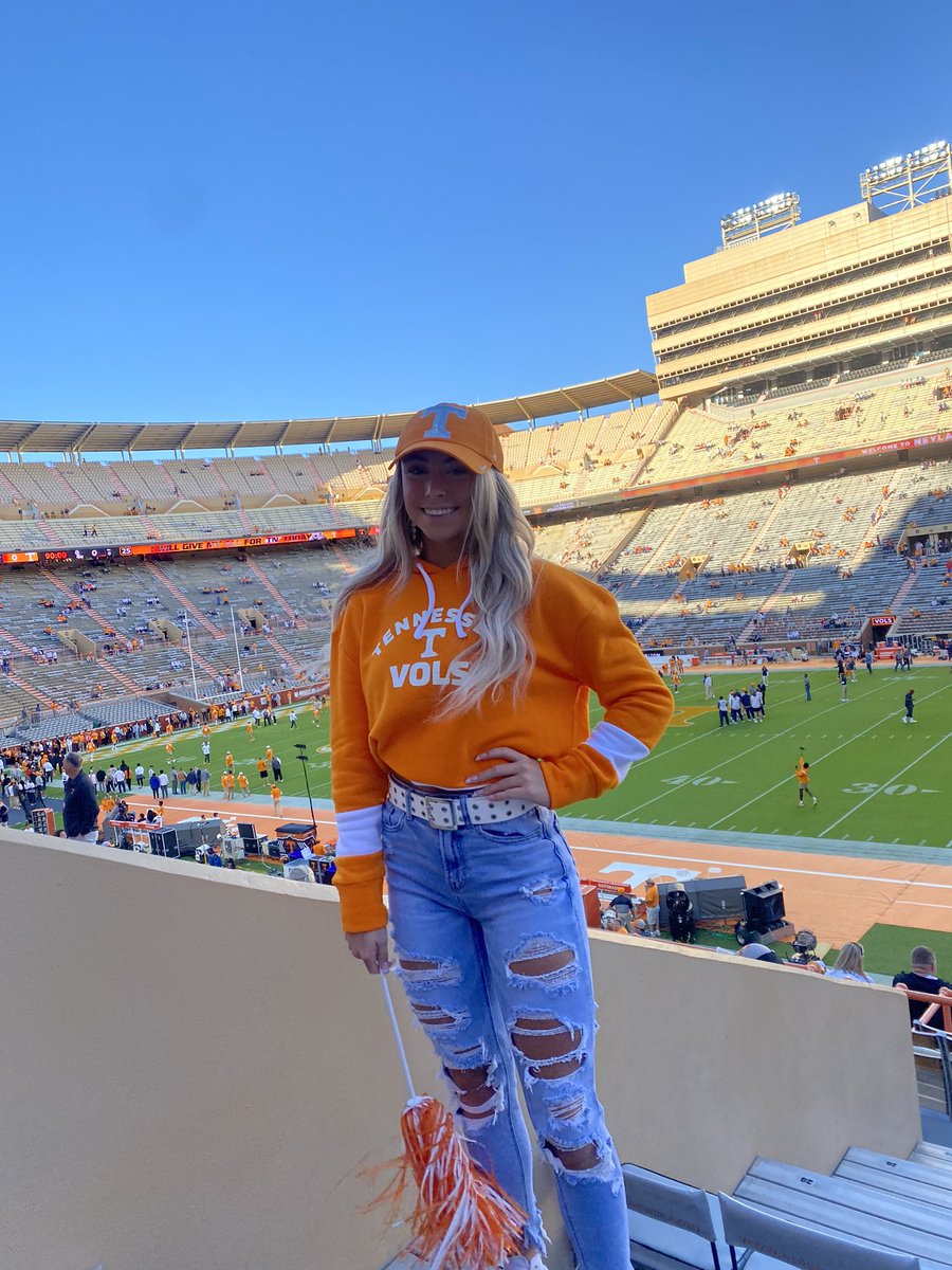 MillersAP's tweet photo. Watch out for this JHS Junior on the Move! Aces in the classroom and on the field! Love seeing young people being proactive in chasing their dreams! Can’t wait to hear about your visit to Univ. of Tennessee, Kendal Osborne! #GoVols @Vol_Football @Vol_Sports #BeautifulAmbition https://t.co/FOpOyAjulV
