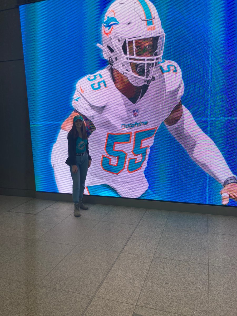 EmilySmith1344's tweet photo. #BringTheColour @NFLUK @MiamiDolphins ❤️❤️❤️❤️ https://t.co/anHJ8BEnH0