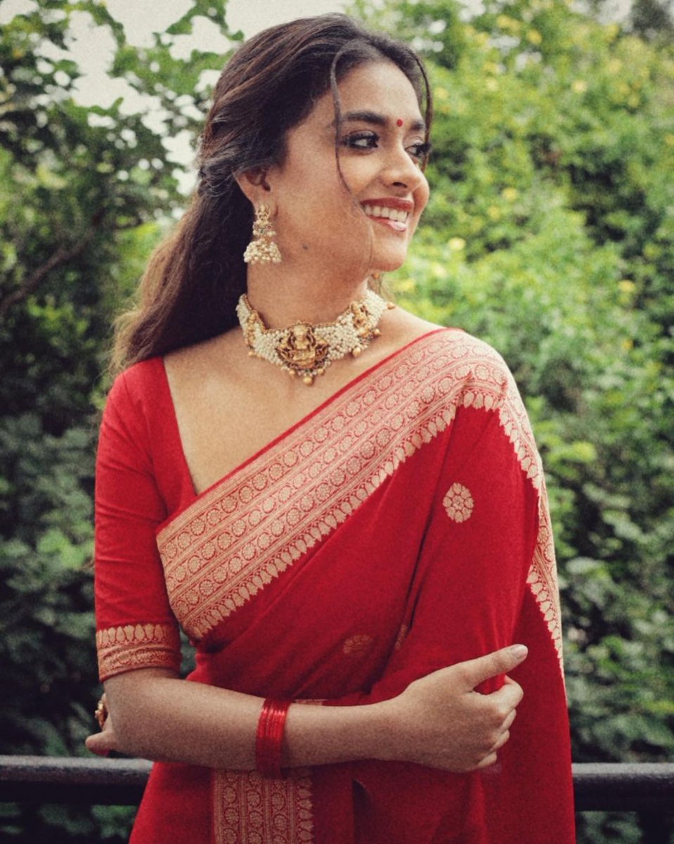 Devaraj_12's tweet photo. A very Happy birthday @KeerthyOfficial ur the best and my favourite actor we love ur acting alot we want u to act more than movies that we expected https://t.co/PoCgMRB6DA