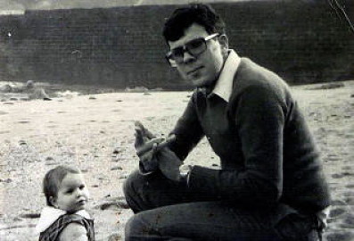 #TalDiaComoHoy de 1981 #ETA asesinó en #Santurce al <a href="/guardiacivil/">Guardia Civil</a>  Santiago González de Paz, era padre de 2 niños uno de 6 años y otro de 11 meses. Nadie jamás pagó por asesinarle.

¿Me ayudas a recordarle?

#Impune

Hilo ⤵️