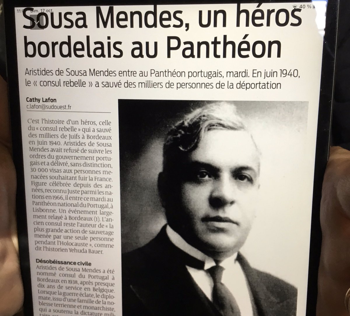 Après avoir été déchu par Salazar, Aristide De Sousa Mendes, qui a sauvé des milliers de juifs en signant nuit et jour des visas pour le Portugal, entre aujourd’hui au panthéon à Lisbonne. Une magnifique histoire que nous devons tous connaître.