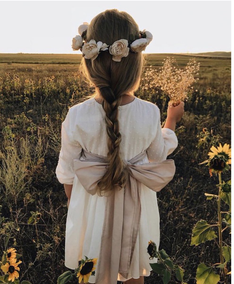 أذا قيل لكي لباسك وأسع لايصلح للموضه 👚

قولي لهم لباسكم ضيق لايصلح للجنه 🌹
#اسطول_زعماء_تويتر