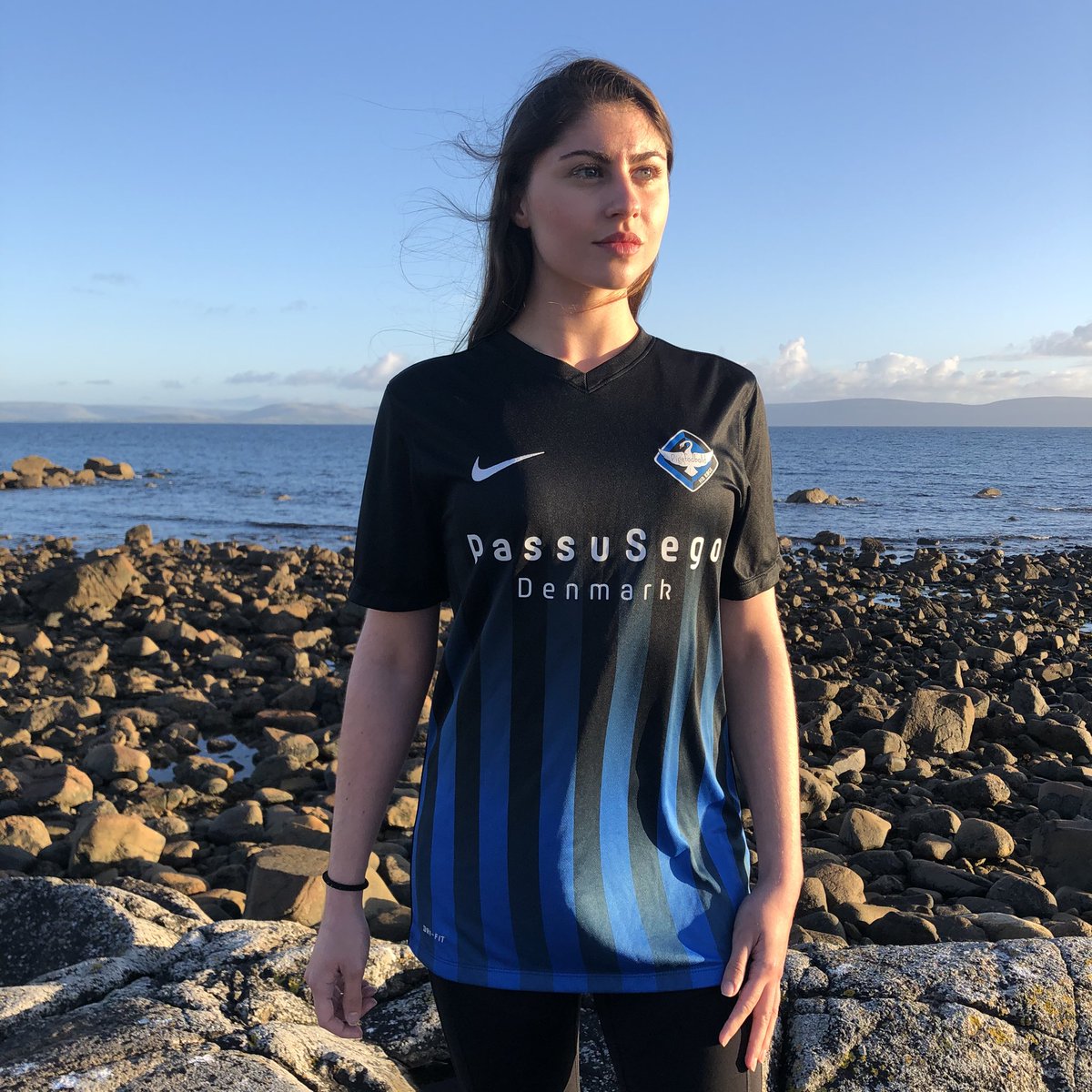footballkitbox's tweet photo. Pigefodbold HB Køge
#kitboxGOLD https://t.co/10wv7zb2eR