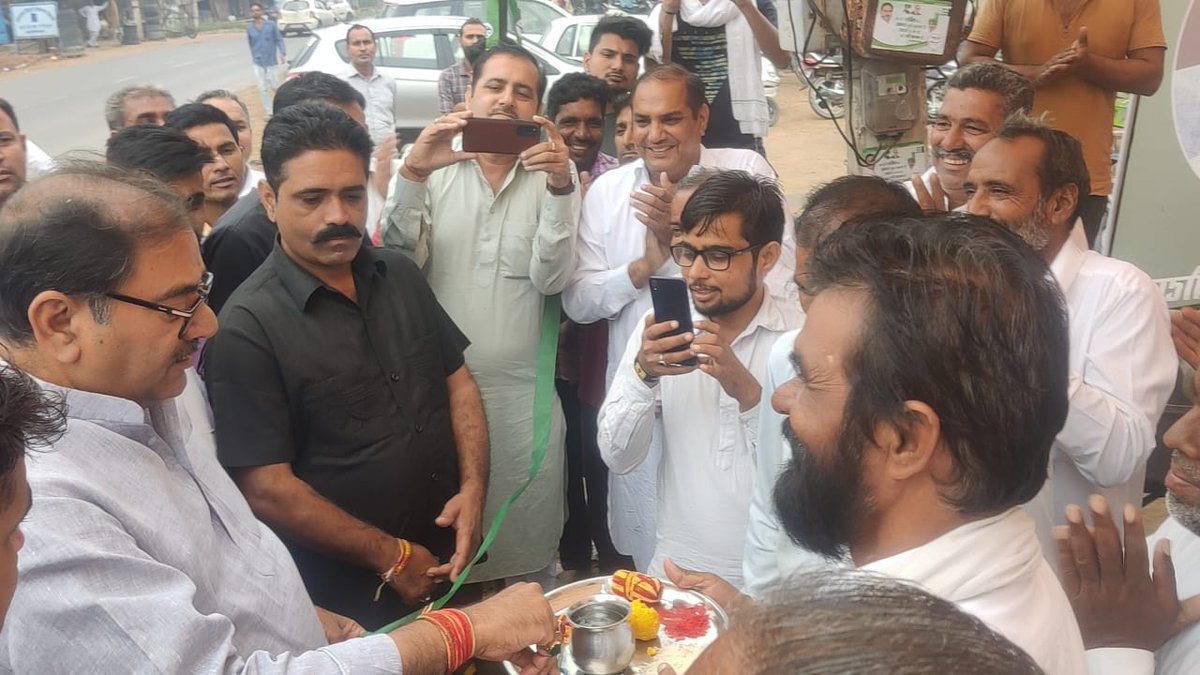 AbhaySChautala's tweet photo. #माधोसिंघाना में चुनाव कार्यालय का उद्घाटन किया। https://t.co/lDHWKCFu7Z