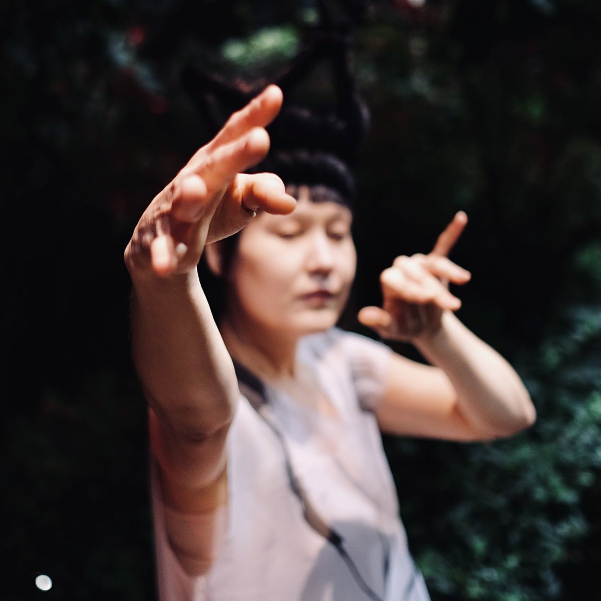 One of these few photos I’m actually proud of and happy about. Last night at <a href="/kewgardens/">KewGardens</a>. #festival #japan #japanfestival #japanafterhours #kewgardens #royalbotanicgardens #london #butoh #butohdance #butohuk #dance #fuji #fujix #fujinon #23mm #23mmf14