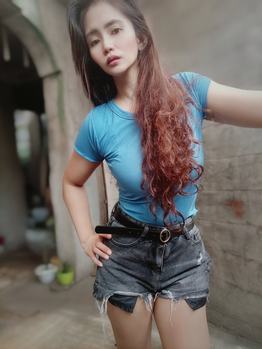 ChickMom0330's tweet photo. Gandang hapon mga ka #DDS and #BBM supporters. Napa selfie, dami nag-unfriend saken sa FB eh 😁😂 #Walakompake 

Happy Sunday!! https://t.co/vXGzOyKrBb
