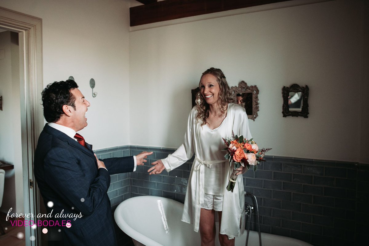 video_boda's tweet photo. LINK EN LA BIO.
Momentos previos a la boda, cuando una madre y una hija se quedan a solas.
 #valenciadeboda #barcelonadeboda #boda #fotografobodas #videoboda #videobodas #wedding #bodas #weddingfilmmaker #filmmaking #flmmkrs #videografo #bodasvalencia #videovalencia #bodavalencia https://t.co/etBcxk9Ilt
