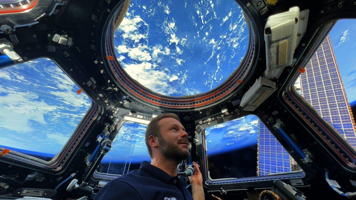 Thom_astro's tweet photo. C’était un plaisir d’accueillir Klim et Yulia, ils se sont adaptés comme des poissons dans l’eau. Je leur souhaite le meilleur sur Terre !

Klim and Yulia were an example of professionalism and adapted to space like fish to water. I wish them all the best on Earth! #MissionAlpha https://t.co/T1rK8vBHab
