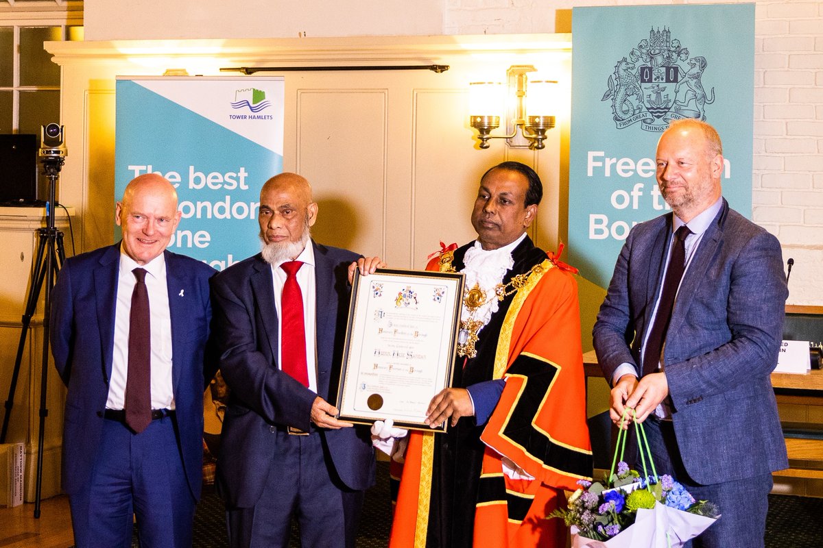 TowerHamletsNow's tweet photo. Delighted to have awarded our highest honour Freedom of the Borough at @TowerOfLondon to Sister Christine Frost, Sufia Alam, Sir George Iacobescu, Abdul Aziz Sardar and Jim Fitzpatrick in recognition of their many decades of service to our community.  

➡️https://t.co/Uxzn5VRqYm https://t.co/bglW3oVp26