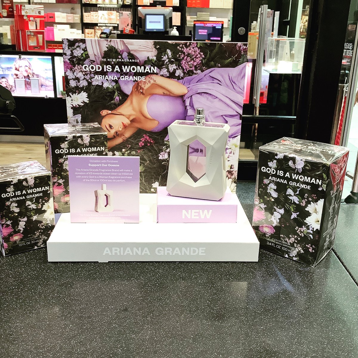 God is a Woman is available in store now! 
With notes of Pear 🍐 Turkish Rose Petal 🌹and Madagascan Vanilla Bean, Ari’s new fragrance is 100% vegan, cruelty free and contains all clean ingredients 💕
#arianagrandefragrances #ariananators #tpsportsmouth #theperfumeshop