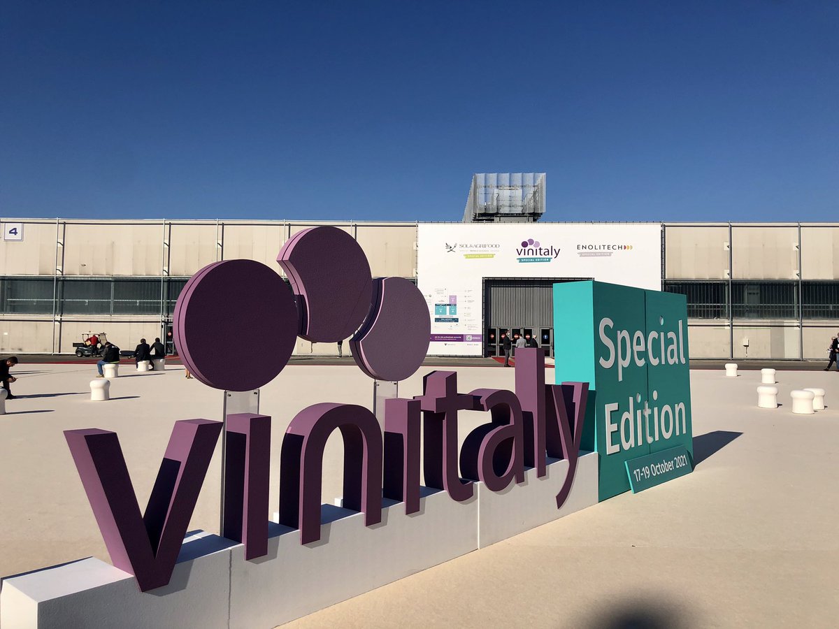 🍷 #VSE21: Primitivo di Manduria Wine Tasting - October 17 

Day by day we will tell you our land through Primitivo di Manduria of more than 40 producers! 

📍 VINITALY Pad. 4 Stand 7 - Area F2 

#Vinitaly #Winelover #Puglia #Wine #ItalianWine
