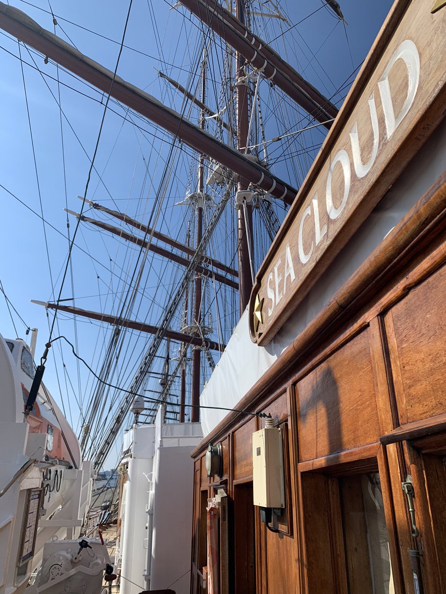 90 ans d’aventures maritimes fêtées à Marseille pour celui qui était le plus grand yacht à sa naissance en 1931. SeaCloud magie des bleus  sous le soleil de la Méditerranée 💧💙