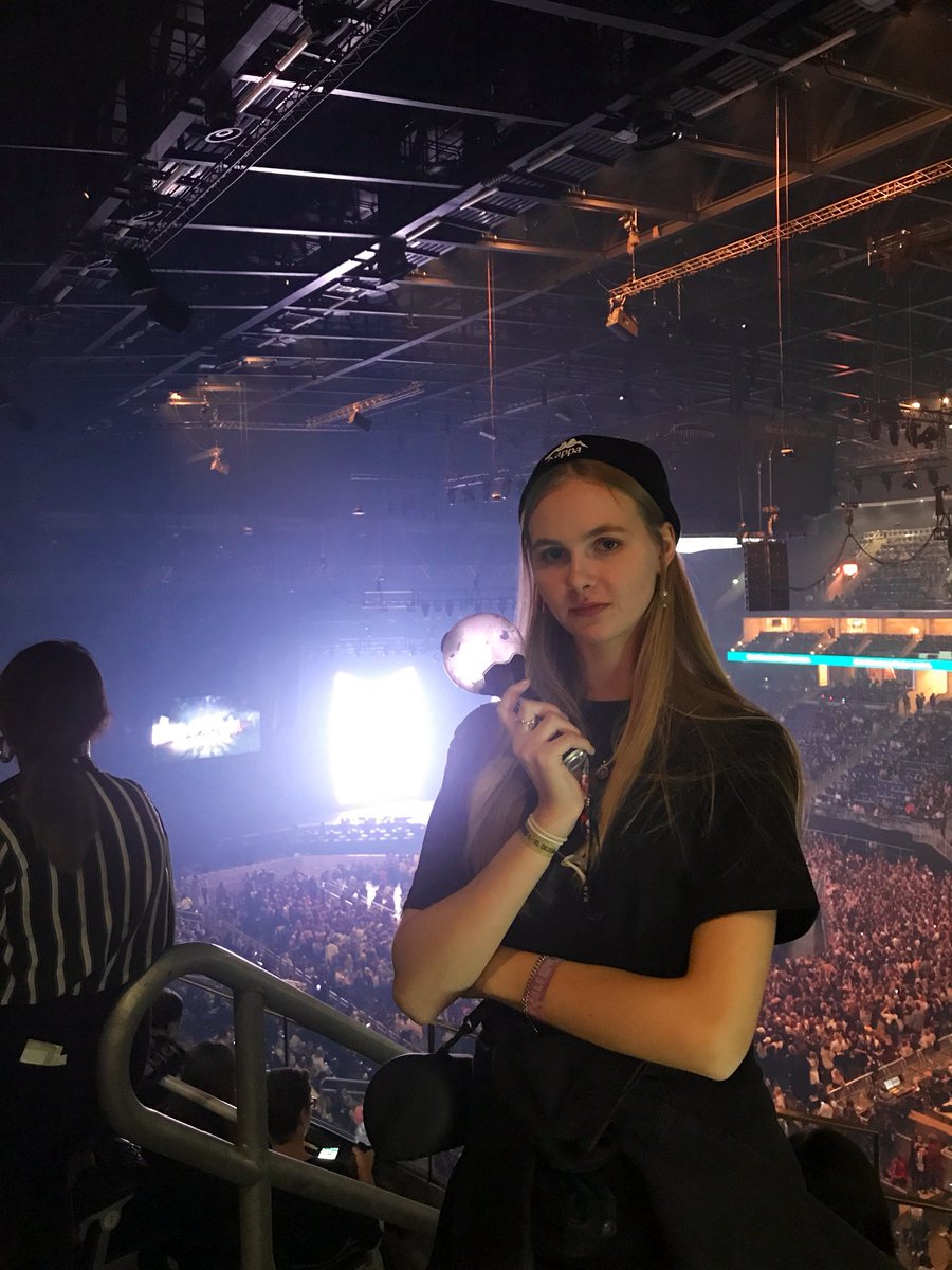 mlle_marr's tweet photo. oh my god. i totally forgot until i looked at the date today. 17.10. it’s the 3 year bts concert in berlin anniversary
#HappyAnniversary #BTSinBerlin https://t.co/SVMDUPeYSv