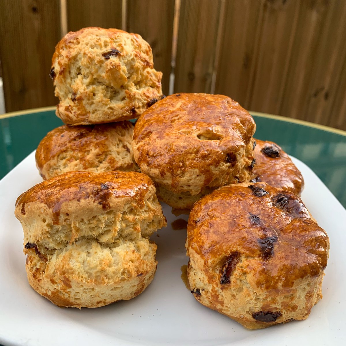 🤤 Scones all day, every day. Or in our case, every Sunday.
.
See you for brunch! 
.
.
.
#FreshlyMade #Scones #SundayBrunch #BrunchDimanche #DimancheBrunch #IrishBreakfast #paris11