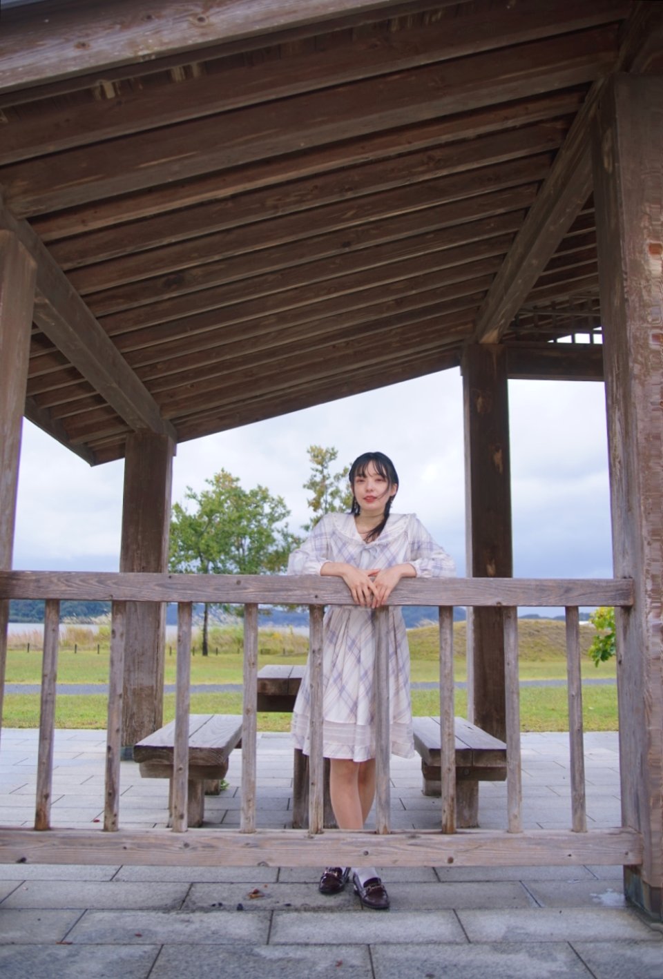M郡の橋 21 10 17 湖山池ナチュラルガーデン 来る途中の気温は13 雨と強風の中 メルさん 囲み撮影に参加しました 余りにも寒くて15分間 中断して メルさんはコートを取りに帰りました その ポートレート 山陰モデルクラブ 湖山池ナチュラルガーデン