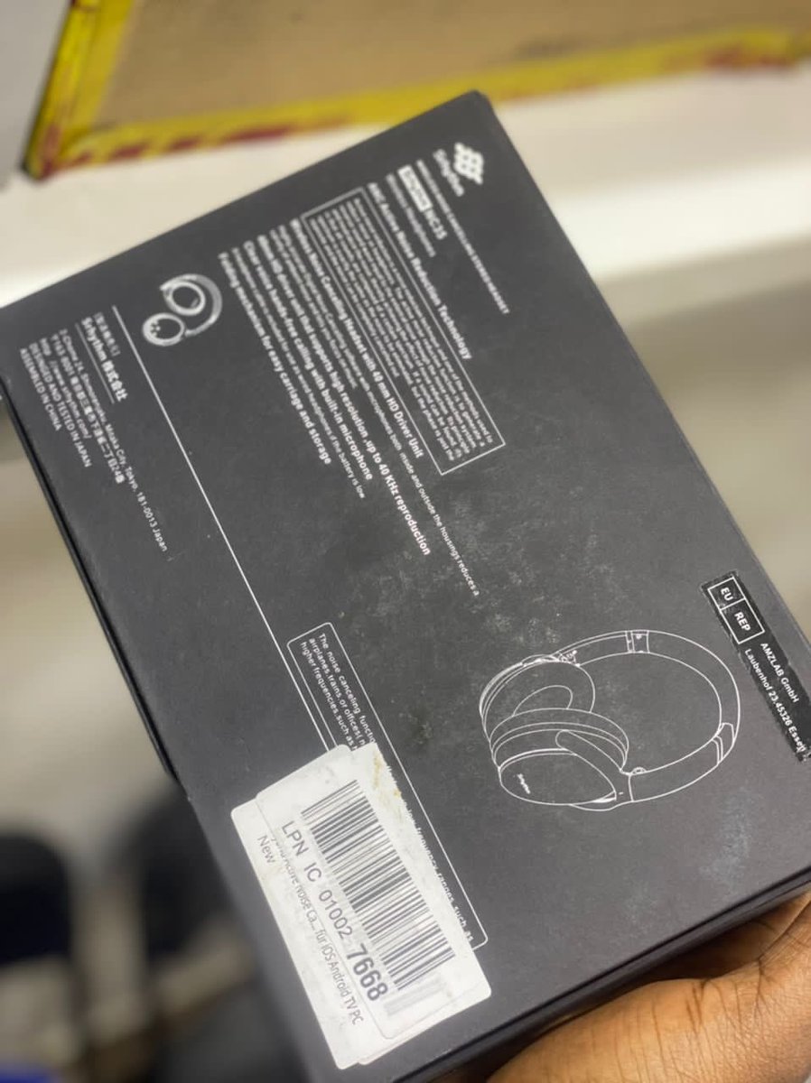 Kwame_Tsuca_1's tweet image. Brand new Srhythm headphones with active noice cancelling available for GHc350 only 
DM/call or WhatsApp 0244628416 and don’t forget to hit the retweet for me
