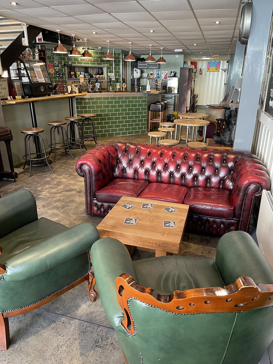 SplitChimp's tweet image. Pre match pint? The Split Chimp, open 12 til 8pm today. Real Ales, Lager, Ciders.