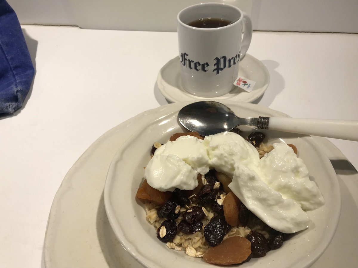 Marathon breakfast in Detroit…for a reporter! #FreepMarathon starts in 15 minutes.