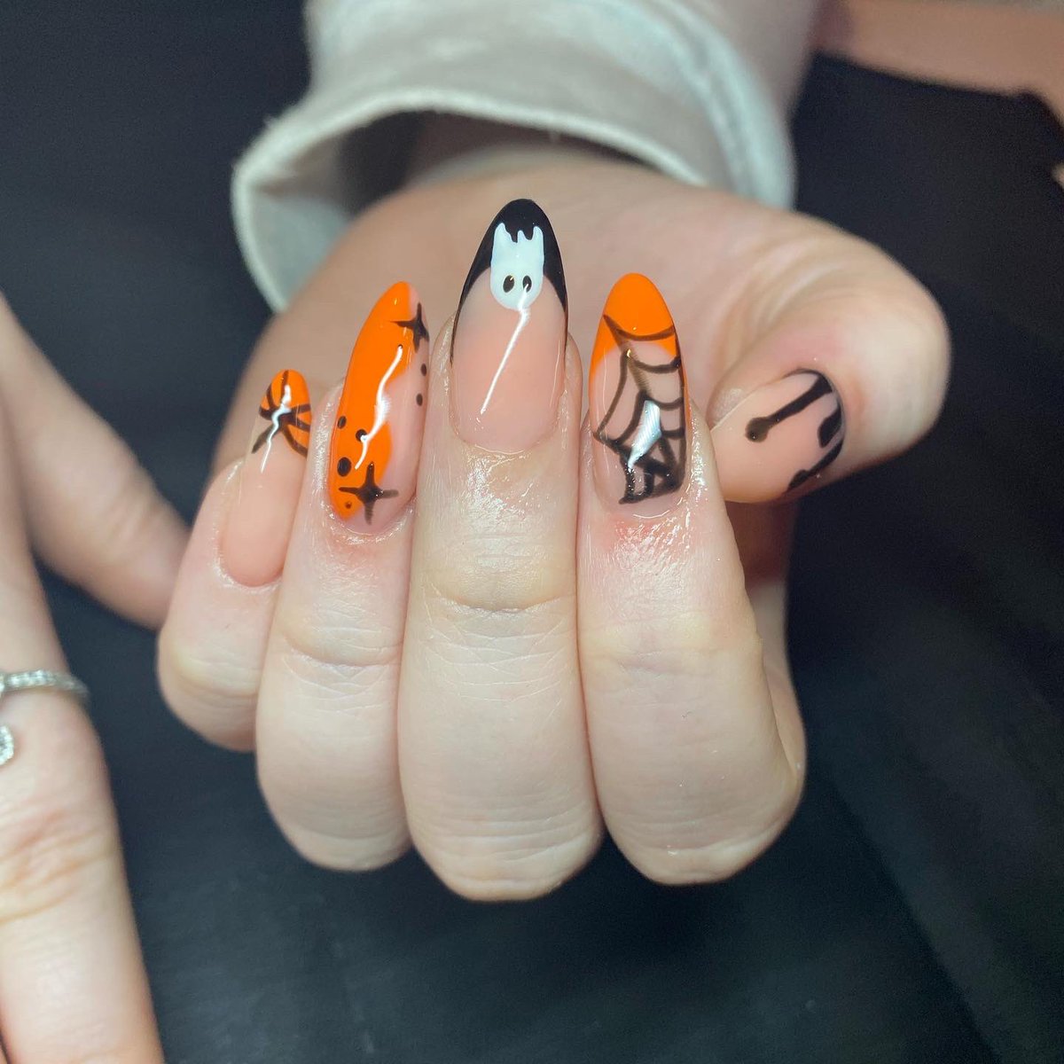 0low0's tweet image. Halloween Nails👻🎃 insta @ the.nailshed