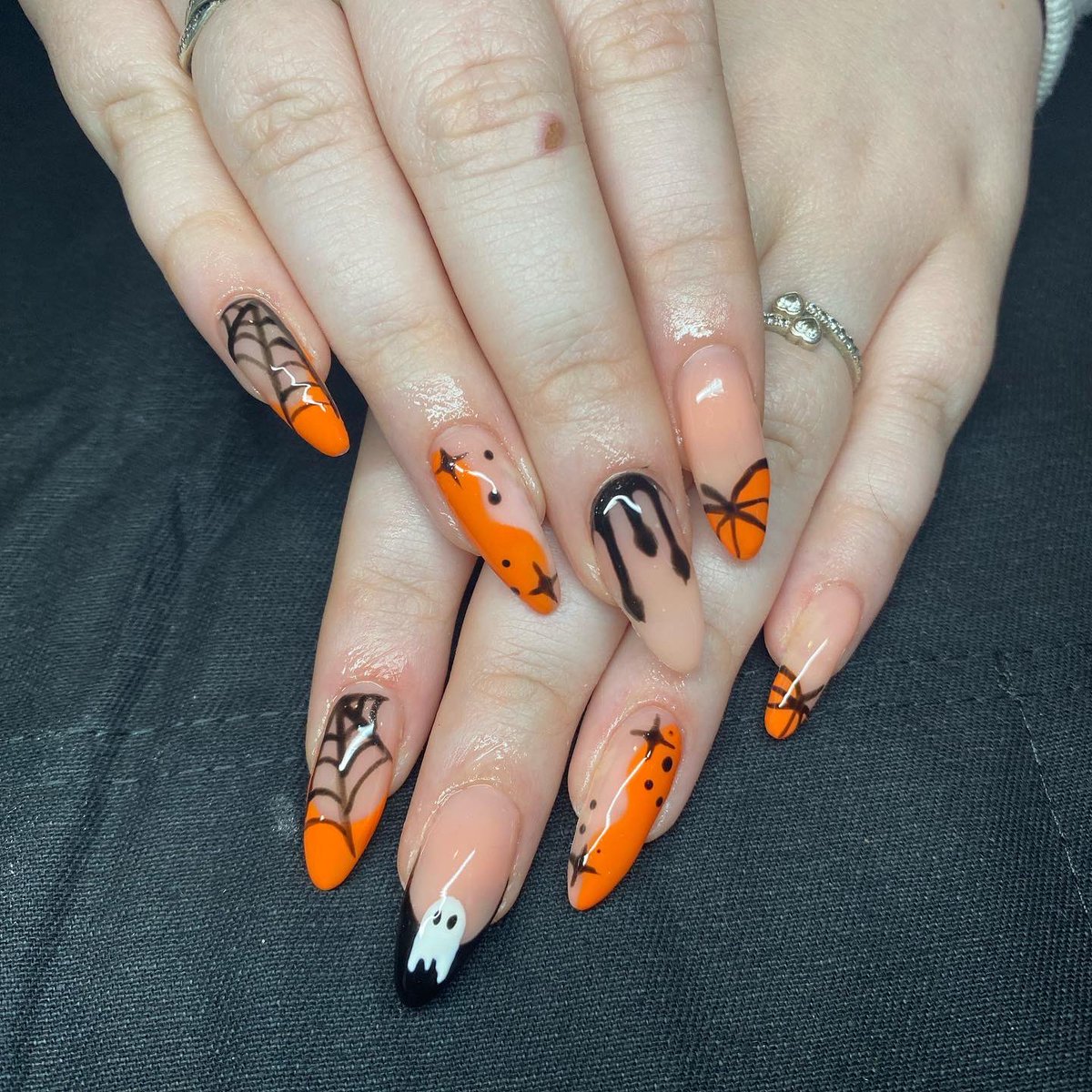 0low0's tweet image. Halloween Nails👻🎃 insta @ the.nailshed