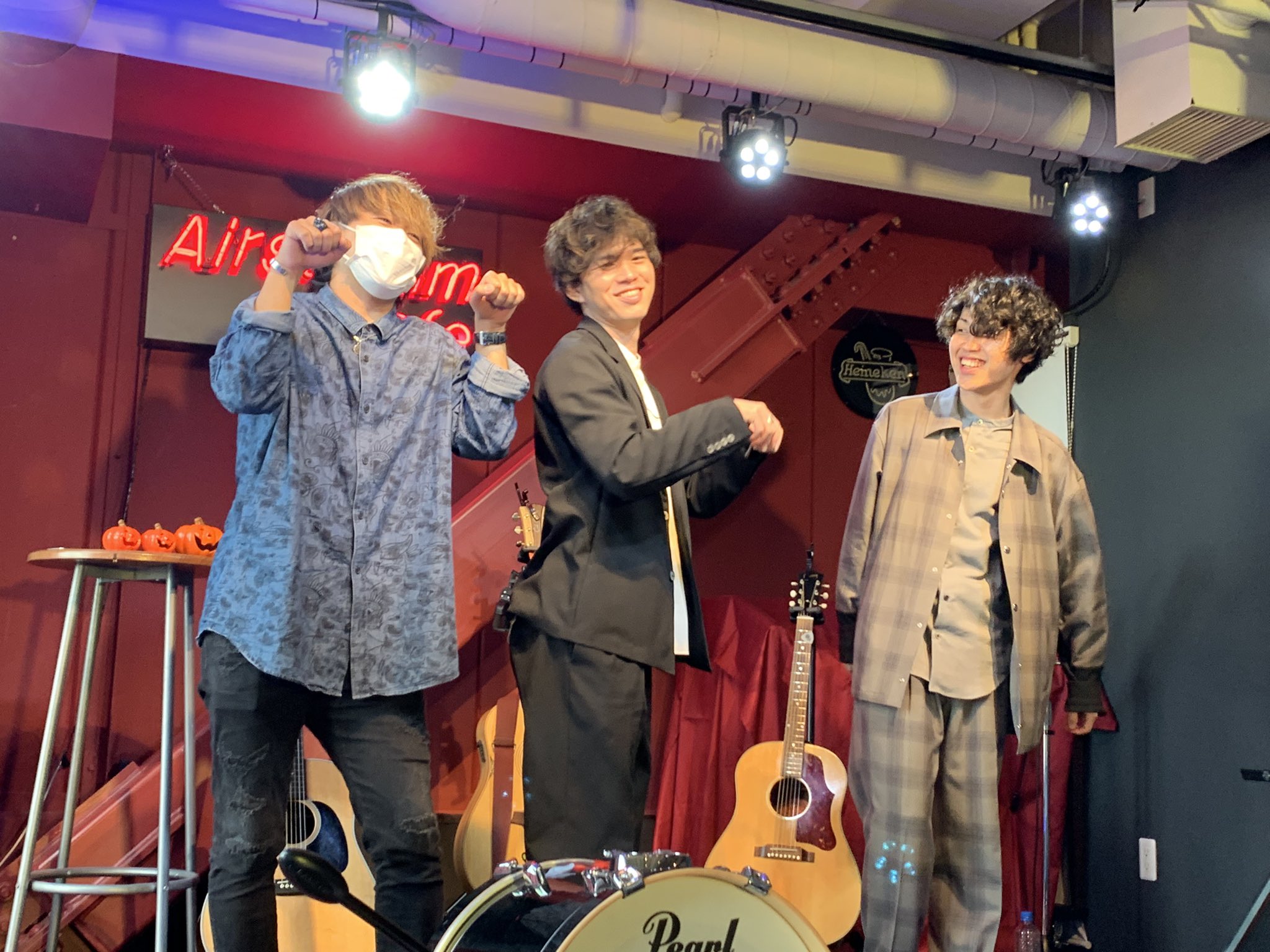 かおりってぃ 待ちに待ったcbフェス めっちゃ楽しくて最高でした エレベーター降りた瞬間からワクワクの夢の世界をありがとう 川原光貴 市原マサヒロ 小関峻 エアストリームカフェ Cbフェス New衣装峻くん T Co Piiose9g Twitter