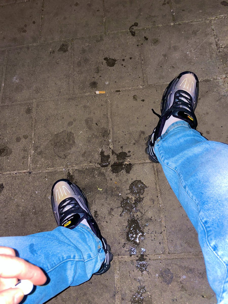 sneakerboy18261's tweet photo. Wer leckt sauber 🔥😈🦶🏻👟 https://t.co/wwbfS9WiPD