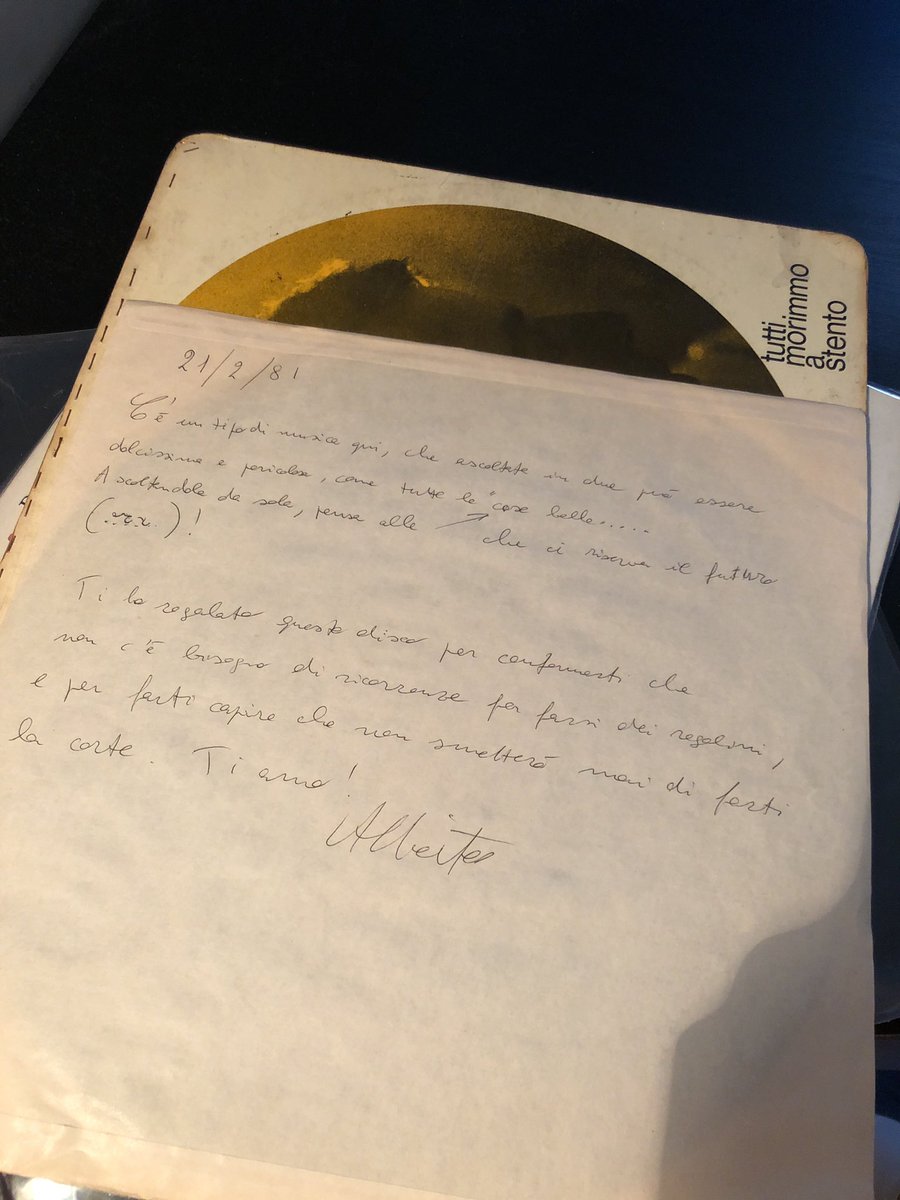 piledriverrwltz's tweet photo. ho comprato un vinile vecchio di De André al mercato oggi e aprendolo ho trovato questa dedica 🥲 https://t.co/hUhqDRoLyA