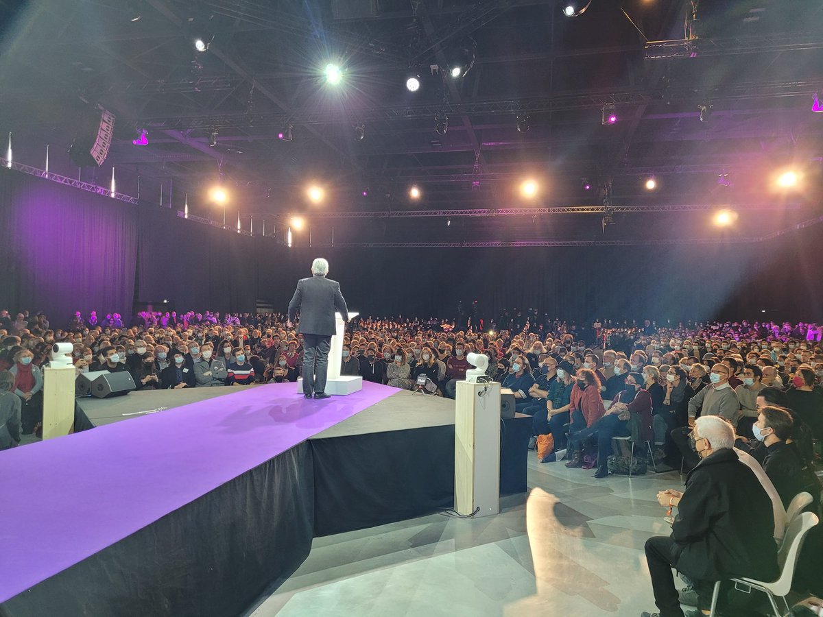 alexiscorbiere's tweet photo. Un discours très fort et convaincant de @JLMelenchon aujourd'hui à Reims !! Et avec de l'humour !!
Oui, nous pouvons être au 2e tour ! https://t.co/M5OWEKh5xt