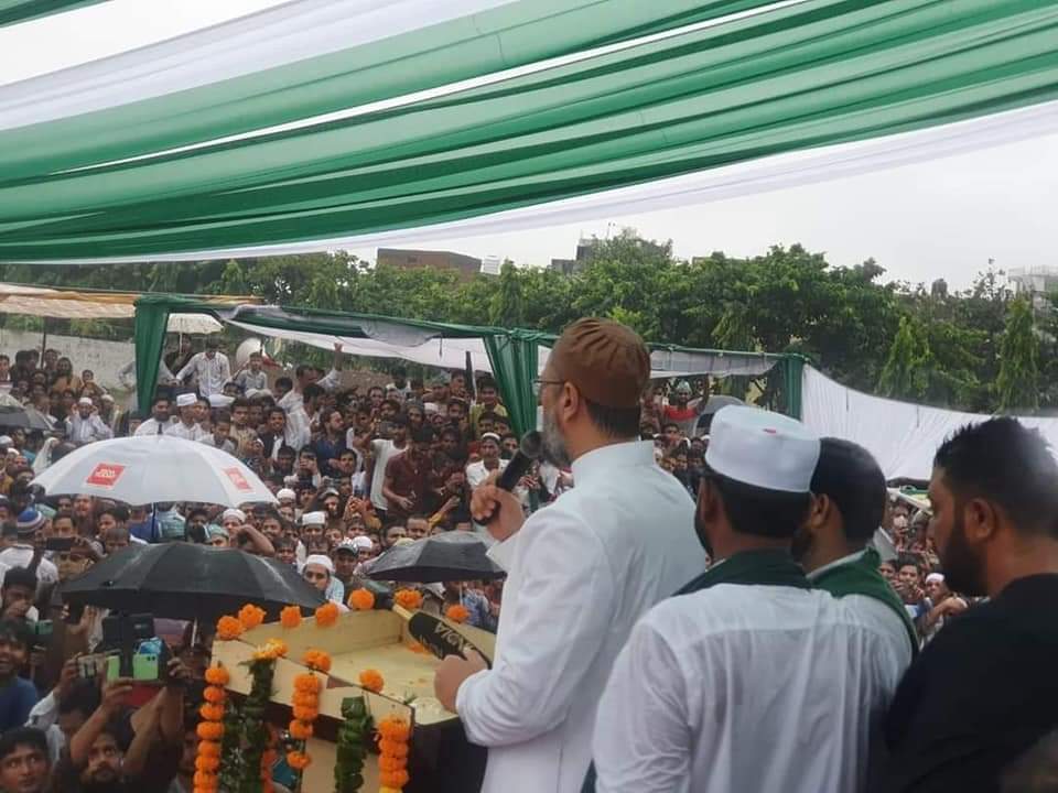Mohamme83641786's tweet photo. Live Updates || #AIMIM President Barrister Asaduddin Owais Sahab Addressed The #Shoshit Vanchit Samaj Sammelan In Mussoorie, Ghaziabad Uttar Pradesh.
#OwaisiInUttarpradesh
#Mission2022UttarPradesh
#UPElections2022 https://t.co/E5u89SwiU5