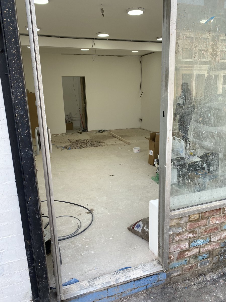 speedupdating's tweet photo. 👀 First time I’ve seen the shutters up at the corner shop on Cottrell Road/ Arran Street and… 

🥁 *drum roll* 
… it’s going to be trading again as a 💈 barber shop

#keepitRoath https://t.co/kHqNrsmf1H