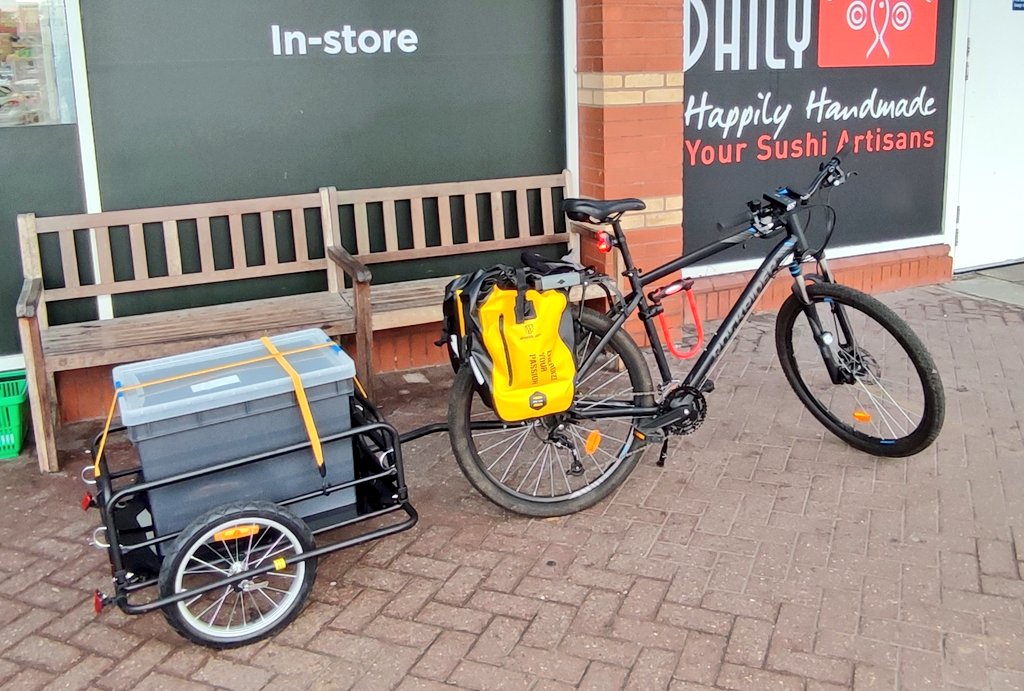 Firesnapper999's tweet photo. Back home, impressed with trailer MTB combo now, with storage box in place will stow additional 25/30L bag at rear. 68L box (£13.25), lid (£4.25) &amp; pack of 2 x "bungees" (£4.95) from @BandQ. Trailer? £68 ebay #MTB #BikeLife #MtbLife #MakingTheEffort 🚴♻️🏞️
https://t.co/iuiWFWMnRm https://t.co/W3FP4myxat
