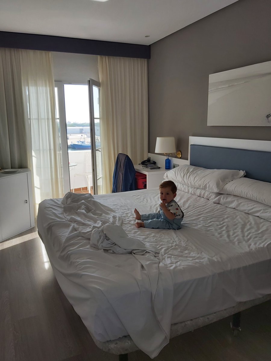 atomarpormundo's tweet photo. El descanso en los viajes es fundamental y nosotros en el #forumelpuerto hemos estado como reyes en @sohobhotels ❤❤ Céntrico, cómodo y con buenos precios. Te dejamos aquí el enlace por si te sirve https://t.co/onXlL2iyWV https://t.co/ALb4oH9M77