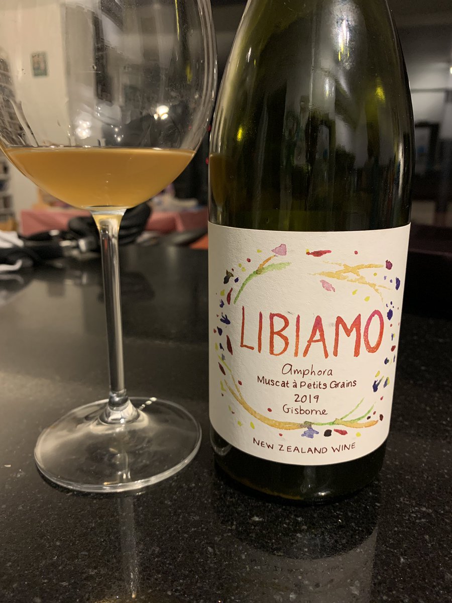 Wonderful skin contact, amphora aged Muscat from one of NZ’s best, @milltonvineyards Full of personality and flavour, lightly tannic, yet still eminently drinkable. The second delicious wine I’ve had this week with a modest 11.5% abv!

#libiamo #muscat #gisbornewine #nzwine