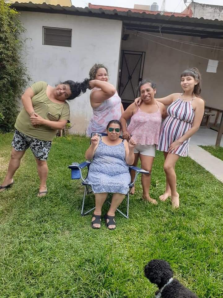 JorgePelo2's tweet photo. #EsteFinde feliz día de la madre a mi vieja,mi señora,mi hija y a mis hermanas las amo https://t.co/TyWtHyrXlZ