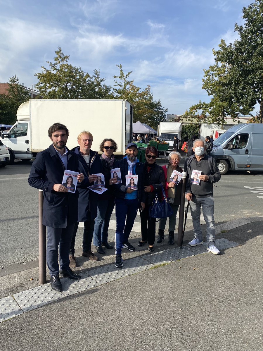 #Toussurlepont ! Des échanges très encourageants dans ce début de campagne🙏🏻🌹. #AmiensNord #Colvert #Somme #Hidalgo2022 @partisocialiste