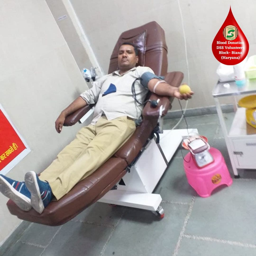 GreenSwelfares's tweet photo. BLOOD DONATION TO NEEDY BY DSS VOLUNTEERS
#Blood #BloodDonation #donateblood #savelife #donate #DeraSachaSauda #humanity #humanitarian #135WelfareWorks https://t.co/dwoacW2Mx3
