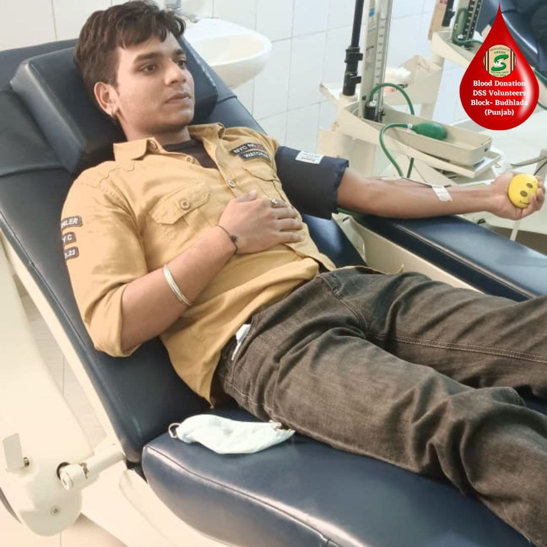 GreenSwelfares's tweet photo. BLOOD DONATION TO NEEDY BY DSS VOLUNTEERS
#Blood #BloodDonation #donateblood #savelife #donate #DeraSachaSauda #humanity #humanitarian #135WelfareWorks https://t.co/0vc1ZBYNWY