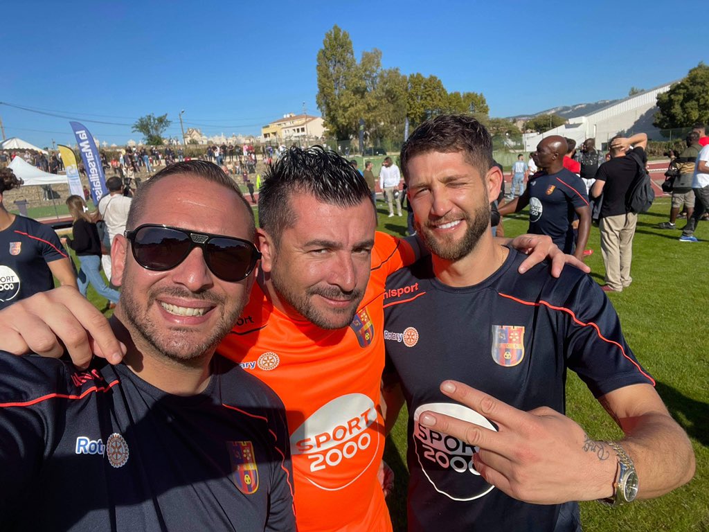 Match caritatif de <a href="/laseynesurmer/">La Seyne-sur-Mer</a>  avec <a href="/BengousOueske/">Bengous Oueskon Va</a> <a href="/Paga_w9/">PAGA</a> <a href="/Ludovic_Giuly/">Ludovic Giuly</a> <a href="/bastensquillaci/">sebastiensquillaci</a> <a href="/YvesPujol/">Yves Pujol</a> <a href="/MeddyViardot/">Meddy Viardot</a> 

Bizatous 

#bengous #paga #matchcaritatif #foot #laseynesurmer