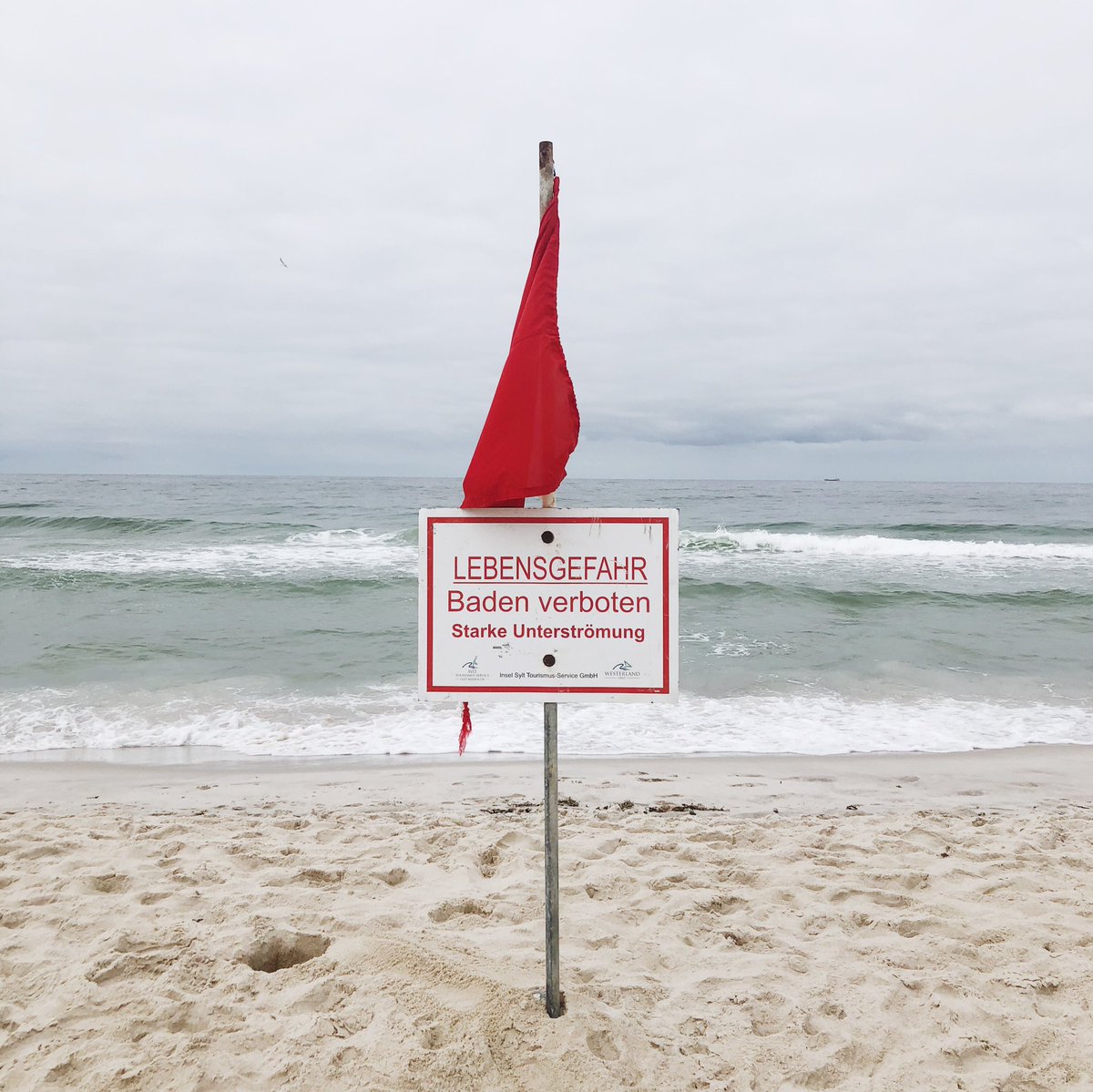 lorenamassacane's tweet photo. Seaside typography spotted in Sylt, Germany @DesignMuseum @jburnsdesign #seaside #FontSunday https://t.co/1NndJSG5lP