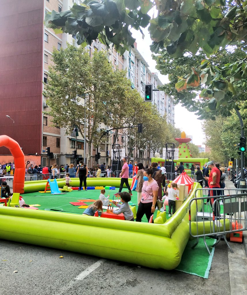 pacobelinchon's tweet photo. Más de 58 años llevo viviendo en esta calle y jamás la había visto tan animada y con tanta participación de los vecinos, enhorabuena a los organizadores... Y que se repita!!!
👏👏👏👏
@QFerACornella @EnriqueVV 
@OtGarciaRuiz 
@Ebrimat 
@RocioGarPer 
@lidiagpla 
@carldoro https://t.co/AC6SdiFYRG