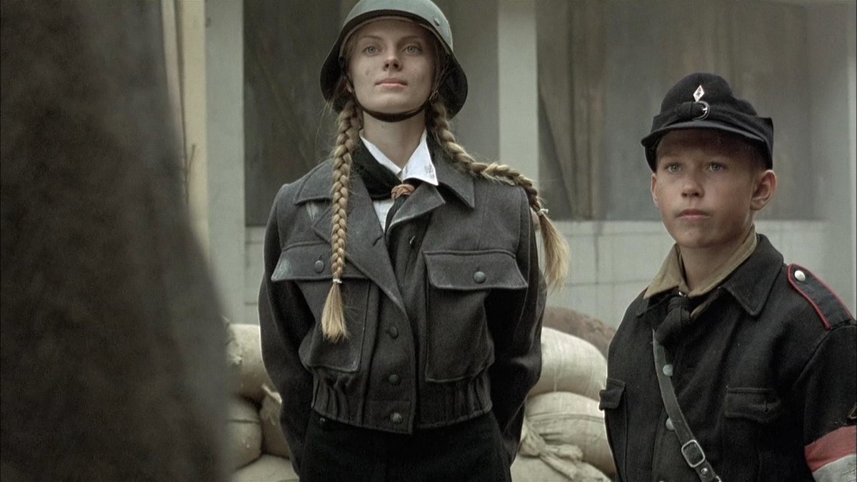 железное небо / iron sky (2012). юлия дитце iron sky. черная книга фильм 2006 фильм. немки в военной форме. немка сюжет.